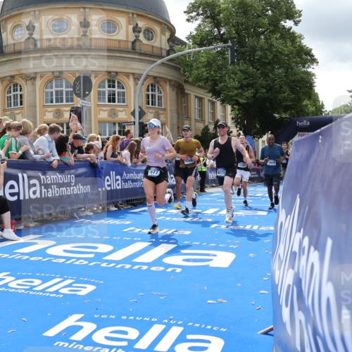 29.06.2025 - hella hamburg halbmarathon Strokosch-Dieckow http://msf.ph/oto/8252430 29.06.2025 10:40:56 Ziel 1631, 1677, 2949, 6550, 6683, 7109, 7378, 9358, 9547, 9755, 10369, 10934, 11062, 11922, 12088, 12385, 13029, 13158, 14661, 15689, 16347, 17032, 17100, 17620, 17720, 17971, 18173 meine-sportfotos.de