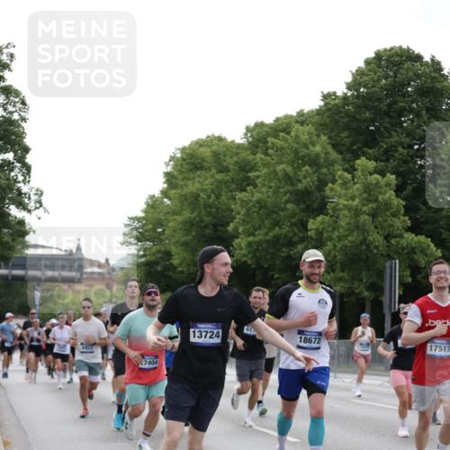 29.06.2025 - hella hamburg halbmarathon Jannik Wohlers http://msf.ph/oto/8252446 29.06.2025 10:31:07 Lombardsbrücke 1844, 4953, 5165, 5846, 5965, 6078, 6546, 6573, 6640, 7772, 9183, 9812, 9883, 10240, 10586, 11587, 12381, 12758, 13724, 15024, 15222, 15575, 15725, 16541, 16978, 17043, 17404, 17517, 17706, 17989, 18390, 18507, 18613, 18672, 18883, 18943, 19068, 19233 meine-sportfotos.de