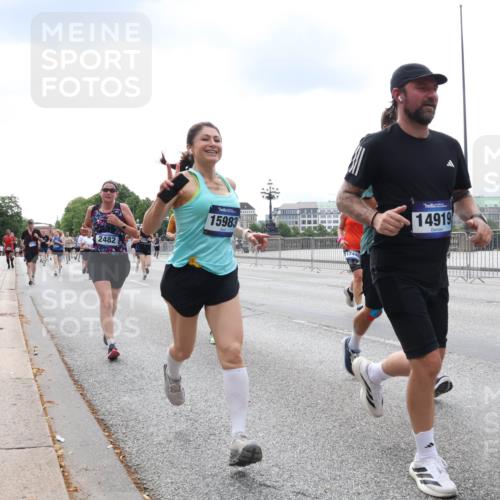 29.06.2025 - hella hamburg halbmarathon Lena Gebhardt http://msf.ph/oto/8252503 29.06.2025 10:34:13 Lombardsbrücke 1417, 1672, 1705, 1787, 1896, 2265, 2412, 2464, 2482, 2496, 2510, 2511, 2526, 2801, 2933, 3145, 3264, 3340, 3345, 3829, 3848, 4479, 4540, 4807, 4824, 4826, 4942, 5561, 5566, 5584, 5609, 5691, 5821, 5822, 5887, 6105, 6364, 6515, 6516, 6571, 6574, 6956, 7027, 7324, 7329, 7565, 8202, 8277, 8349, 8375, 8377, 8383, 8401, 8705, 8965, 9094, 9379, 9875, 9995, 10007, 10071, 10360, 10561, 10564, 11872, 13957, 16682, 16919, 17230, 18158, 18941 meine-sportfotos.de
