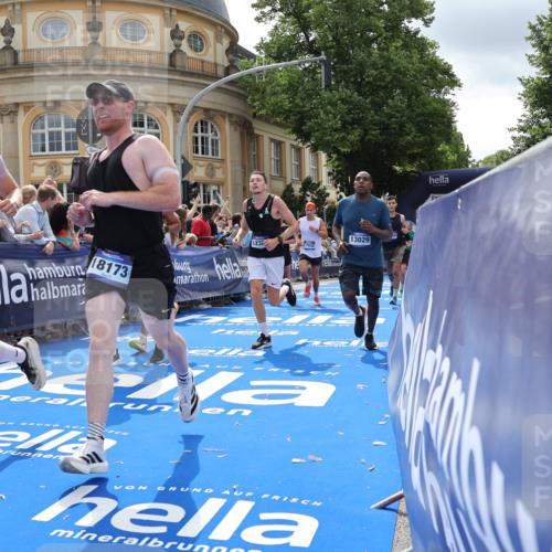 29.06.2025 - hella hamburg halbmarathon Strokosch-Dieckow http://msf.ph/oto/8252547 29.06.2025 10:40:57 Ziel 1677, 2949, 4871, 6550, 6683, 7378, 9358, 9547, 9755, 10369, 10934, 11062, 11922, 12088, 12385, 13029, 13158, 14661, 15689, 16347, 17032, 17100, 17620, 17720, 17971, 18045, 18049, 18173 meine-sportfotos.de