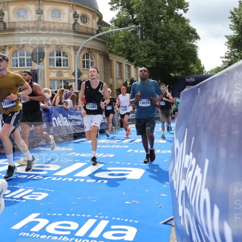 29.06.2025 - hella hamburg halbmarathon Strokosch-Dieckow http://msf.ph/oto/8252570 29.06.2025 10:40:58 Ziel 1677, 2568, 2949, 4871, 6550, 6683, 9358, 9547, 9755, 10934, 11062, 11922, 12088, 12385, 13029, 13158, 13268, 14661, 15689, 16347, 17032, 17100, 17620, 17720, 17971, 18045, 18049, 18173 meine-sportfotos.de
