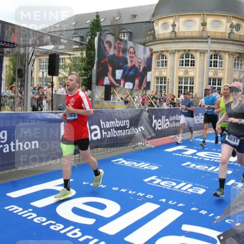 29.06.2025 - hella hamburg halbmarathon Michael Strokosch http://msf.ph/oto/8252591 29.06.2025 10:50:11 Ziel 1119, 1216, 1507, 2020, 3296, 3562, 7176, 8313, 9031, 9303, 9965, 11607, 12203, 12235, 13282, 14257, 16403, 18228, 18657, 18658, 18884 meine-sportfotos.de