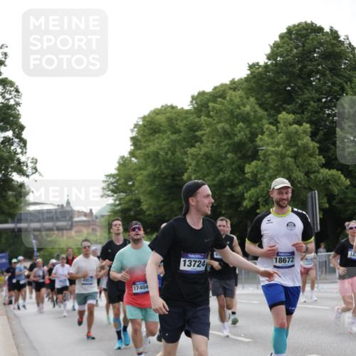 29.06.2025 - hella hamburg halbmarathon Jannik Wohlers http://msf.ph/oto/8252598 29.06.2025 10:31:07 Lombardsbrücke 1844, 4953, 5165, 5846, 5965, 6078, 6546, 6573, 6640, 7772, 9183, 9812, 9883, 10240, 10586, 11587, 12381, 12758, 13724, 15024, 15222, 15575, 15725, 16541, 16978, 17043, 17404, 17517, 17706, 17989, 18390, 18507, 18613, 18672, 18883, 18943, 19068, 19233 meine-sportfotos.de