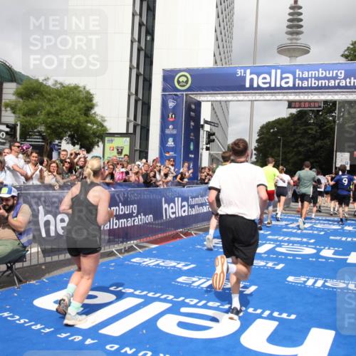 29.06.2025 - hella hamburg halbmarathon Michael Strokosch http://msf.ph/oto/8252624 29.06.2025 10:58:43 Ziel 1319, 2619, 2656, 2978, 3251, 4467, 6592, 6595, 7082, 7659, 8322, 10943, 11605, 11846, 12809, 12862, 13694, 15197, 16189, 18501, 18587 meine-sportfotos.de