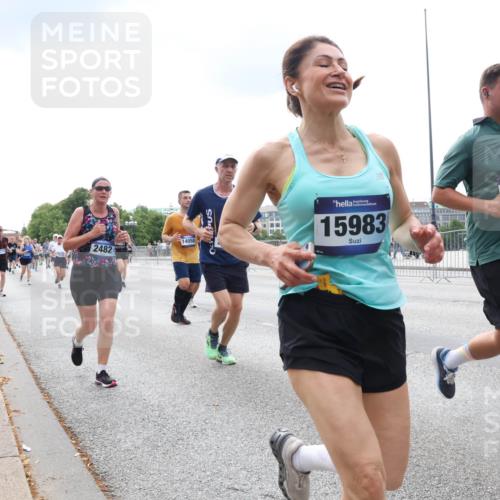 29.06.2025 - hella hamburg halbmarathon Lena Gebhardt http://msf.ph/oto/8252634 29.06.2025 10:34:14 Lombardsbrücke 1417, 1672, 1705, 1787, 1896, 2265, 2412, 2464, 2482, 2496, 2510, 2511, 2526, 2801, 2933, 3145, 3264, 3340, 3345, 3829, 3848, 4479, 4540, 4807, 4824, 4826, 4942, 5561, 5566, 5584, 5609, 5691, 5821, 5822, 5887, 6105, 6171, 6329, 6364, 6515, 6516, 6571, 6574, 6956, 7027, 7324, 7329, 7565, 8202, 8277, 8349, 8375, 8377, 8383, 8401, 8705, 8965, 9094, 9379, 9875, 9995, 10007, 10071, 10360, 10561, 10564, 11872, 13957, 16682, 16919, 17230, 18158, 18941 meine-sportfotos.de