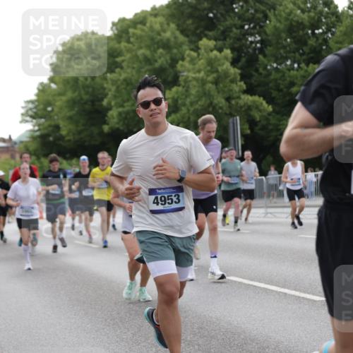 29.06.2025 - hella hamburg halbmarathon Jannik Wohlers http://msf.ph/oto/8252654 29.06.2025 10:31:11 Lombardsbrücke 1235, 1844, 1879, 3396, 3397, 3424, 3571, 3681, 4953, 5165, 5846, 5965, 6078, 6546, 6573, 6640, 7772, 8806, 9104, 9183, 9478, 9812, 9882, 9883, 10240, 10421, 10435, 10586, 11178, 11587, 12381, 12758, 13724, 15024, 15102, 15222, 15575, 16541, 16978, 17043, 17362, 17404, 17517, 17706, 17989, 18433, 18507, 18613, 18672, 18883, 18943, 19068, 19233 meine-sportfotos.de