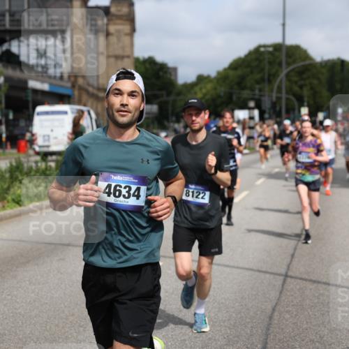 29.06.2025 - hella hamburg halbmarathon Yannick Fuchs http://msf.ph/oto/8252702 29.06.2025 10:35:36 20KM 1136, 1631, 1677, 2568, 2797, 3618, 4205, 4303, 4380, 4634, 4871, 4889, 4893, 5007, 5014, 5026, 5410, 5709, 6429, 6683, 6771, 6901, 7080, 7284, 7378, 7774, 7796, 8074, 8122, 8966, 9358, 9547, 9640, 9659, 9711, 9755, 9979, 10375, 10783, 10934, 10978, 11062, 11765, 11922, 11959, 12292, 12385, 12895, 13268, 13457, 14555, 14661, 14820, 15164, 15247, 15351, 16201, 16249, 16347, 16599, 16816, 17100, 17720, 17834, 17971, 18045, 18049, 18399, 18412, 18573 meine-sportfotos.de