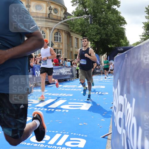 29.06.2025 - hella hamburg halbmarathon Strokosch-Dieckow http://msf.ph/oto/8252712 29.06.2025 10:40:59 Ziel 1136, 1677, 2568, 2949, 4871, 6550, 6683, 9358, 9547, 9755, 9815, 10934, 11062, 11922, 12088, 12385, 13029, 13158, 13268, 15689, 16347, 17032, 17100, 17620, 17720, 17971, 18045, 18049, 18173 meine-sportfotos.de