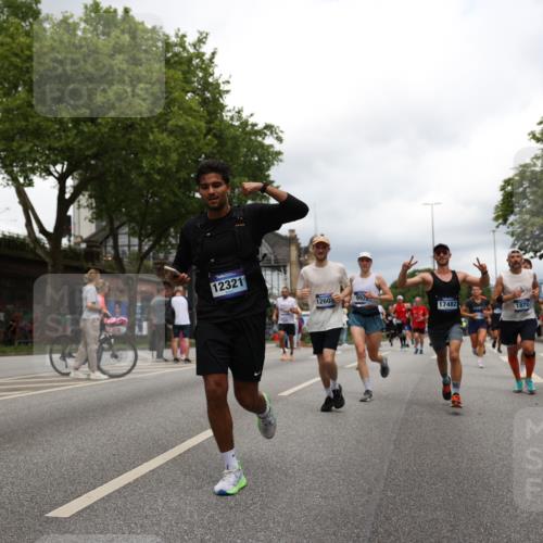 29.06.2025 - hella hamburg halbmarathon Yannick Fuchs http://msf.ph/oto/8252717 29.06.2025 10:48:01 20KM 1267, 1422, 1442, 1502, 1549, 1870, 2058, 2432, 2518, 2630, 3096, 3103, 3310, 3819, 3898, 4299, 5020, 5259, 6260, 6294, 6374, 7129, 7395, 7478, 7973, 8285, 8394, 9032, 9380, 9791, 9922, 10040, 11009, 11068, 11430, 11789, 11844, 12213, 12321, 12607, 12632, 13033, 13147, 13397, 13794, 13803, 13912, 14026, 14239, 14702, 15146, 15838, 15856, 16623, 16780, 17482, 18308, 18450, 18514, 18612, 18759, 19067 meine-sportfotos.de