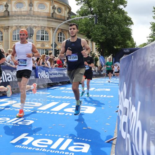 29.06.2025 - hella hamburg halbmarathon Strokosch-Dieckow http://msf.ph/oto/8252719 29.06.2025 10:40:59 Ziel 1136, 1677, 2568, 2949, 4871, 6550, 6683, 9358, 9547, 9755, 9815, 10934, 11062, 11922, 12088, 12385, 13029, 13158, 13268, 15689, 16347, 17032, 17100, 17620, 17720, 17971, 18045, 18049, 18173 meine-sportfotos.de