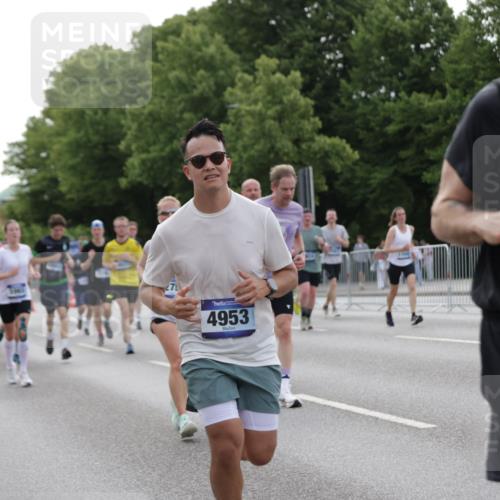 29.06.2025 - hella hamburg halbmarathon Jannik Wohlers http://msf.ph/oto/8252731 29.06.2025 10:31:12 Lombardsbrücke 1235, 1844, 1879, 2831, 3396, 3397, 3424, 3571, 3681, 4953, 5165, 5846, 5965, 6160, 6546, 6573, 6640, 7334, 7772, 8304, 8620, 8806, 9104, 9183, 9478, 9812, 9882, 9883, 10240, 10421, 10435, 10586, 11178, 11587, 12381, 12758, 13724, 15024, 15102, 15222, 15575, 16541, 16978, 17043, 17362, 17404, 17517, 17706, 17989, 18433, 18507, 18613, 18672, 18883, 18943, 19068, 19233 meine-sportfotos.de