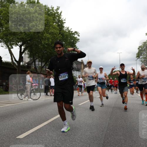 29.06.2025 - hella hamburg halbmarathon Yannick Fuchs http://msf.ph/oto/8252767 29.06.2025 10:48:01 20KM 1267, 1422, 1442, 1502, 1549, 1870, 2058, 2432, 2518, 2630, 3096, 3103, 3310, 3819, 3898, 4299, 5020, 5259, 6260, 6294, 6374, 7129, 7395, 7478, 7973, 8285, 8394, 9032, 9380, 9791, 9922, 10040, 11009, 11068, 11430, 11789, 11844, 12213, 12321, 12607, 12632, 13033, 13147, 13397, 13794, 13803, 13912, 14026, 14239, 14702, 15146, 15838, 15856, 16623, 16780, 17482, 18308, 18450, 18514, 18612, 18759, 19067 meine-sportfotos.de