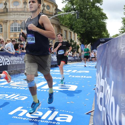 29.06.2025 - hella hamburg halbmarathon Strokosch-Dieckow http://msf.ph/oto/8252773 29.06.2025 10:41:00 Ziel 1136, 1677, 2568, 2949, 3618, 4871, 6550, 6683, 9358, 9659, 9755, 9815, 11062, 11922, 12088, 12385, 13029, 13158, 13268, 15689, 16347, 17032, 17100, 17620, 17720, 17971, 18045, 18049, 18173 meine-sportfotos.de