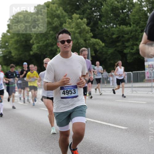 29.06.2025 - hella hamburg halbmarathon Jannik Wohlers http://msf.ph/oto/8252789 29.06.2025 10:31:12 Lombardsbrücke 1235, 1844, 1879, 2831, 3396, 3397, 3424, 3571, 3681, 4953, 5165, 5846, 5965, 6160, 6546, 6573, 6640, 7334, 7772, 8304, 8620, 8806, 9104, 9183, 9478, 9812, 9882, 9883, 10240, 10421, 10435, 10586, 11178, 11587, 12381, 12758, 13724, 15024, 15102, 15222, 15575, 16541, 16978, 17043, 17362, 17404, 17517, 17706, 17989, 18433, 18507, 18613, 18672, 18883, 18943, 19068, 19233 meine-sportfotos.de