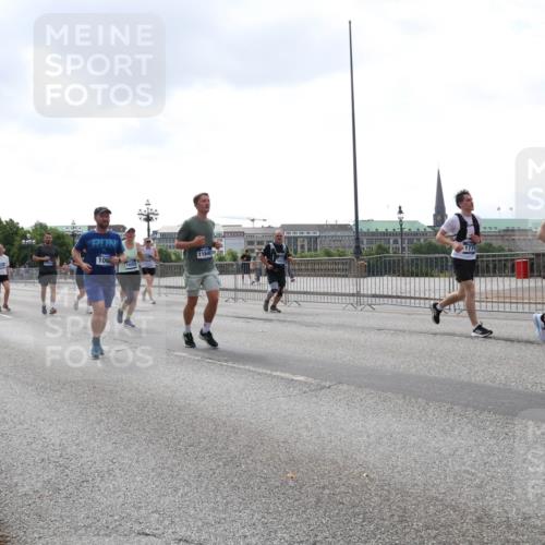 29.06.2025 - hella hamburg halbmarathon Lena Gebhardt http://msf.ph/oto/8252819 29.06.2025 10:45:45 Lombardsbrücke 1004, 1033, 1060, 1085, 1100, 1104, 1421, 1426, 1555, 1713, 1854, 1867, 1868, 1983, 2008, 2216, 2217, 2398, 2522, 2550, 2657, 2664, 2917, 2954, 2965, 2973, 3357, 3377, 3879, 4099, 4102, 4104, 4223, 4224, 4306, 4317, 4388, 4504, 4572, 4820, 5044, 5099, 5108, 5339, 5635, 5636, 5769, 5770, 5892, 5949, 6133, 6150, 6333, 6623, 6763, 6788, 6911, 6922, 7268, 7283, 7356, 7530, 7541, 7605, 7859, 8605, 8745, 9120, 9121, 9426, 9620, 10030, 10182, 10225, 10327, 10329, 10367, 10511 meine-sportfotos.de
