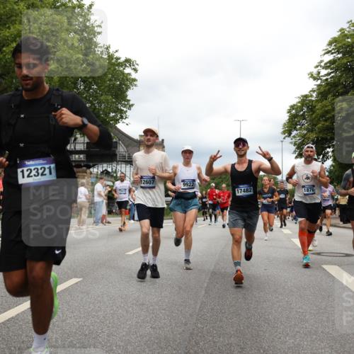 29.06.2025 - hella hamburg halbmarathon Yannick Fuchs http://msf.ph/oto/8252842 29.06.2025 10:48:02 20KM 1267, 1422, 1442, 1502, 1549, 1870, 2058, 2432, 2518, 2630, 3096, 3103, 3310, 3819, 3898, 4299, 5020, 5259, 6260, 6294, 6374, 7129, 7395, 7478, 7973, 8223, 8285, 8394, 9032, 9380, 9791, 9922, 10040, 11009, 11068, 11430, 11789, 11844, 12213, 12321, 12607, 12632, 13033, 13147, 13397, 13794, 13803, 13912, 14026, 14239, 14702, 15146, 15856, 16623, 16750, 16780, 17482, 17765, 18308, 18450, 18514, 18612, 18759, 19067, 19177 meine-sportfotos.de