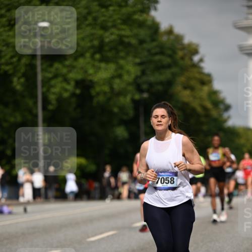 29.06.2025 - hella hamburg halbmarathon Dr. Thomas Lammeyer http://msf.ph/oto/8252869 29.06.2025 10:14:24 Kennedybrücke 1052, 1186, 1456, 1513, 4389, 7058, 7250, 8685, 9150, 9681, 9829, 9988 meine-sportfotos.de