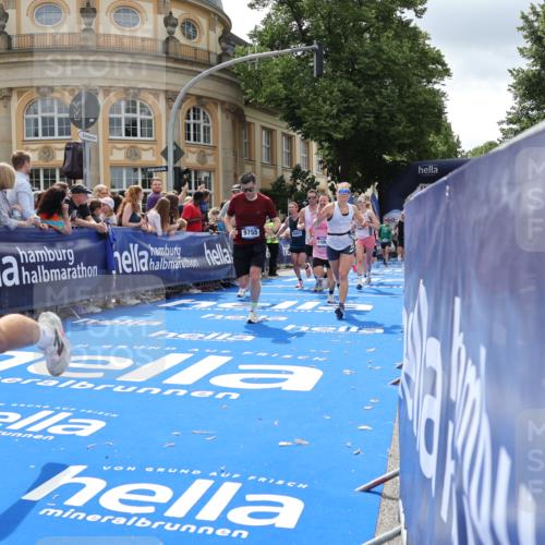 29.06.2025 - hella hamburg halbmarathon Strokosch-Dieckow http://msf.ph/oto/8252877 29.06.2025 10:41:03 Ziel 1136, 2568, 2949, 3618, 4380, 4871, 5709, 6550, 6683, 8122, 9358, 9659, 9755, 9815, 11062, 11922, 13158, 13268, 15689, 16347, 17032, 17100, 17620, 17720, 17971, 18045, 18049 meine-sportfotos.de