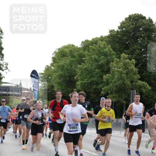 29.06.2025 - hella hamburg halbmarathon Jannik Wohlers http://msf.ph/oto/8252900 29.06.2025 10:31:13 Lombardsbrücke 1235, 1844, 1879, 2831, 2832, 3396, 3397, 3424, 3571, 3681, 4953, 5165, 5846, 5965, 6160, 6546, 6573, 6640, 7334, 7772, 8304, 8620, 8806, 9078, 9104, 9183, 9478, 9812, 9882, 9883, 10240, 10421, 10435, 10586, 11178, 11587, 12381, 12758, 13724, 15024, 15102, 15222, 15575, 16541, 16978, 17043, 17362, 17404, 17517, 17706, 17989, 18433, 18507, 18613, 18672, 18943, 19068, 19233 meine-sportfotos.de