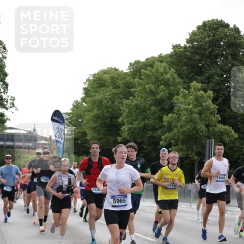 29.06.2025 - hella hamburg halbmarathon Jannik Wohlers http://msf.ph/oto/8252913 29.06.2025 10:31:14 Lombardsbrücke 1235, 1373, 1844, 1879, 2831, 2832, 3396, 3397, 3424, 3571, 3681, 4953, 5165, 5965, 6160, 6546, 6573, 6640, 7334, 7772, 8304, 8620, 8806, 9078, 9104, 9183, 9478, 9812, 9882, 9883, 10240, 10421, 10435, 10586, 11178, 11587, 12381, 12758, 13724, 15024, 15102, 15222, 15575, 16310, 16541, 17043, 17362, 17404, 17517, 17706, 17989, 18433, 18507, 18613, 18629, 18672, 18943, 19068, 19233 meine-sportfotos.de