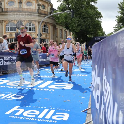 29.06.2025 - hella hamburg halbmarathon Strokosch-Dieckow http://msf.ph/oto/8252918 29.06.2025 10:41:04 Ziel 1136, 2568, 2949, 3332, 3618, 4380, 4871, 5709, 6550, 6683, 8122, 9358, 9659, 9755, 9815, 11062, 11922, 12895, 13268, 17100, 17620, 17971, 18045, 18049 meine-sportfotos.de