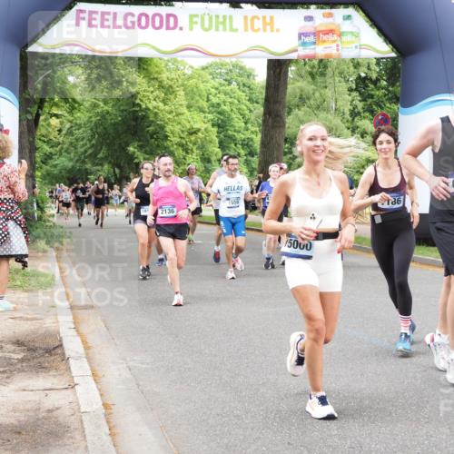 29.06.2025 - hella hamburg halbmarathon MichiJ http://msf.ph/oto/8252920 29.06.2025 10:52:15 Zwischen KM18-KM19 1186, 1229, 2136, 2490, 4307, 5073, 6322, 6706, 7210, 7211, 7907, 8960, 9477, 12426, 14642, 15000, 16063, 17434, 18128, 18199, 19173 meine-sportfotos.de