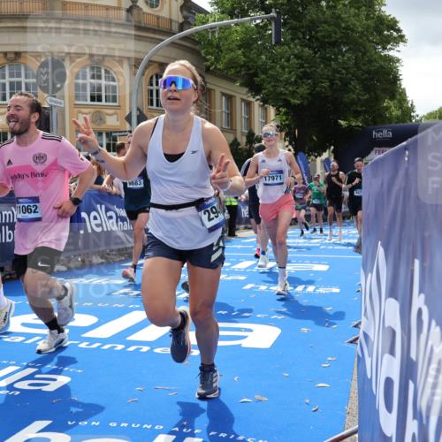 29.06.2025 - hella hamburg halbmarathon Strokosch-Dieckow http://msf.ph/oto/8252932 29.06.2025 10:41:04 Ziel 1136, 2568, 2949, 3332, 3618, 4380, 4871, 5709, 6550, 6683, 8122, 9358, 9659, 9755, 9815, 11062, 11922, 12895, 13268, 17100, 17620, 17971, 18045, 18049 meine-sportfotos.de