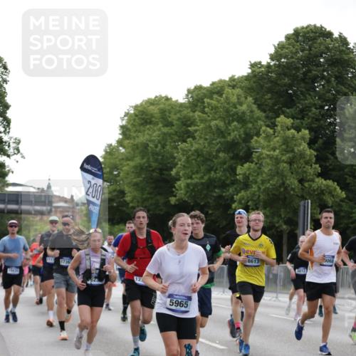 29.06.2025 - hella hamburg halbmarathon Jannik Wohlers http://msf.ph/oto/8252937 29.06.2025 10:31:14 Lombardsbrücke 1235, 1373, 1844, 1879, 2831, 2832, 3396, 3397, 3424, 3571, 3681, 4953, 5165, 5965, 6160, 6546, 6573, 6640, 7334, 7772, 8304, 8620, 8806, 9078, 9104, 9183, 9478, 9812, 9882, 9883, 10240, 10421, 10435, 10586, 11178, 11587, 12381, 12758, 13724, 15024, 15102, 15222, 15575, 16310, 16541, 17043, 17362, 17404, 17517, 17706, 17989, 18433, 18507, 18613, 18629, 18672, 18943, 19068, 19233 meine-sportfotos.de