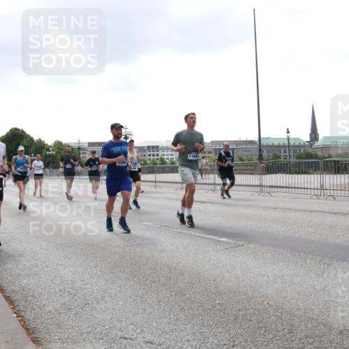29.06.2025 - hella hamburg halbmarathon Lena Gebhardt http://msf.ph/oto/8252949 29.06.2025 10:45:46 Lombardsbrücke 1004, 1033, 1060, 1085, 1100, 1104, 1421, 1426, 1555, 1713, 1854, 1867, 1868, 1983, 2008, 2216, 2217, 2398, 2522, 2550, 2657, 2664, 2917, 2954, 2965, 2973, 3357, 3377, 3879, 4099, 4102, 4104, 4223, 4224, 4306, 4317, 4388, 4504, 4572, 4820, 5044, 5108, 5339, 5635, 5636, 5769, 5770, 5892, 5949, 6133, 6150, 6333, 6623, 6763, 6911, 6922, 7268, 7283, 7356, 7530, 7541, 7605, 7859, 7894, 8745, 9120, 9121, 9426, 9620, 10030, 10182, 10225, 10327, 10329, 10367, 10511, 11358 meine-sportfotos.de