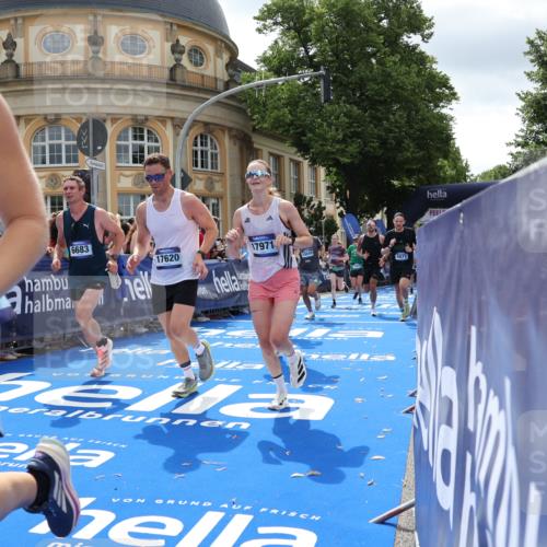 29.06.2025 - hella hamburg halbmarathon Strokosch-Dieckow http://msf.ph/oto/8252957 29.06.2025 10:41:05 Ziel 1136, 2568, 2949, 3332, 3618, 4205, 4380, 4871, 5709, 6550, 6683, 8122, 9358, 9659, 9755, 9815, 10375, 11062, 11922, 12895, 13268, 17100, 17620, 17834, 17971, 18045, 18049 meine-sportfotos.de