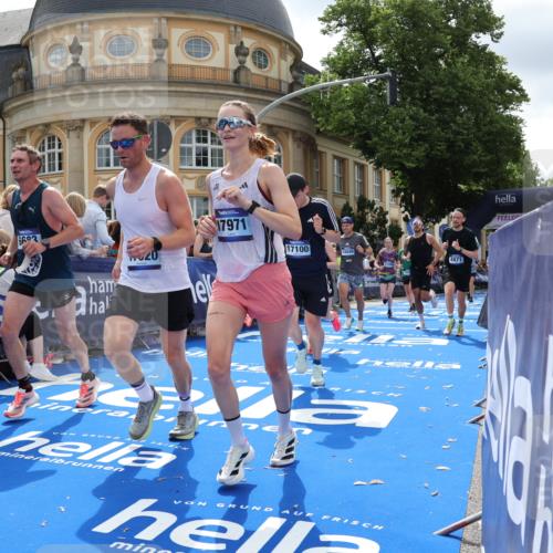 29.06.2025 - hella hamburg halbmarathon Strokosch-Dieckow http://msf.ph/oto/8252974 29.06.2025 10:41:05 Ziel 1136, 2568, 2949, 3332, 3618, 4205, 4380, 4871, 5709, 6550, 6683, 8122, 9358, 9659, 9755, 9815, 10375, 11062, 11922, 12895, 13268, 17100, 17620, 17834, 17971, 18045, 18049 meine-sportfotos.de