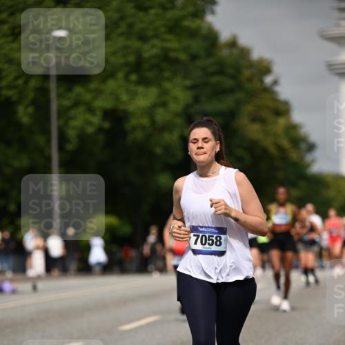 29.06.2025 - hella hamburg halbmarathon Dr. Thomas Lammeyer http://msf.ph/oto/8252991 29.06.2025 10:14:24 Kennedybrücke 1052, 1186, 1456, 1513, 4389, 7058, 7250, 8685, 9150, 9681, 9829, 9988 meine-sportfotos.de