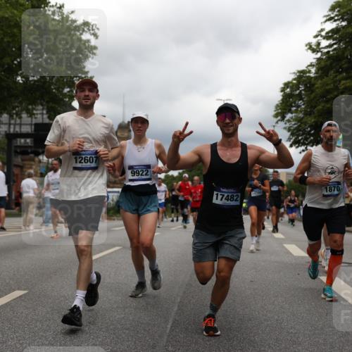 29.06.2025 - hella hamburg halbmarathon Yannick Fuchs http://msf.ph/oto/8253014 29.06.2025 10:48:02 20KM 1267, 1422, 1442, 1502, 1549, 1870, 2058, 2432, 2518, 2630, 3096, 3103, 3310, 3819, 3898, 4299, 5020, 5259, 6260, 6294, 6374, 7129, 7395, 7478, 7973, 8223, 8285, 8394, 9032, 9380, 9791, 9922, 10040, 11009, 11068, 11430, 11789, 11844, 12213, 12321, 12607, 12632, 13033, 13147, 13397, 13794, 13803, 13912, 14026, 14239, 14702, 15146, 15856, 16623, 16750, 16780, 17482, 17765, 18308, 18450, 18514, 18612, 18759, 19067, 19177 meine-sportfotos.de