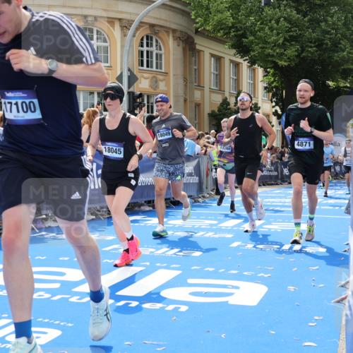 29.06.2025 - hella hamburg halbmarathon Strokosch-Dieckow http://msf.ph/oto/8253020 29.06.2025 10:41:06 Ziel 1136, 2568, 2949, 3332, 3618, 4205, 4380, 4871, 5709, 6550, 6683, 8122, 9358, 9659, 9755, 9815, 10375, 11062, 11922, 12895, 13268, 17100, 17620, 17834, 17971, 18045, 18049 meine-sportfotos.de