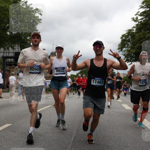 29.06.2025 - hella hamburg halbmarathon Yannick Fuchs http://msf.ph/oto/8253034 29.06.2025 10:48:02 20KM 1267, 1422, 1442, 1502, 1549, 1870, 2058, 2432, 2518, 2630, 3096, 3103, 3310, 3819, 3898, 4299, 5020, 5259, 6260, 6294, 6374, 7129, 7395, 7478, 7973, 8223, 8285, 8394, 9032, 9380, 9791, 9922, 10040, 11009, 11068, 11430, 11789, 11844, 12213, 12321, 12607, 12632, 13033, 13147, 13397, 13794, 13803, 13912, 14026, 14239, 14702, 15146, 15856, 16623, 16750, 16780, 17482, 17765, 18308, 18450, 18514, 18612, 18759, 19067, 19177 meine-sportfotos.de