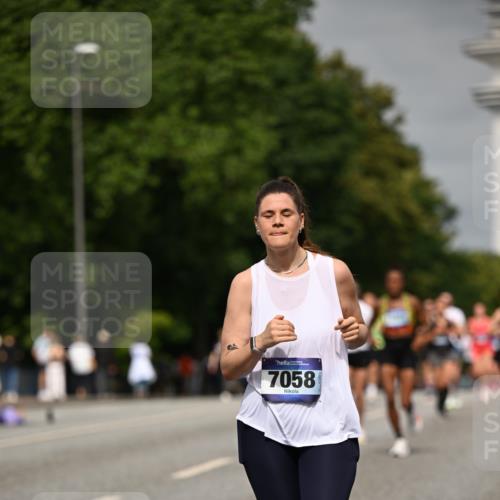 29.06.2025 - hella hamburg halbmarathon Dr. Thomas Lammeyer http://msf.ph/oto/8253062 29.06.2025 10:14:25 Kennedybrücke 1052, 1186, 1456, 4389, 7058, 7250, 8685, 9150, 9829, 9988 meine-sportfotos.de