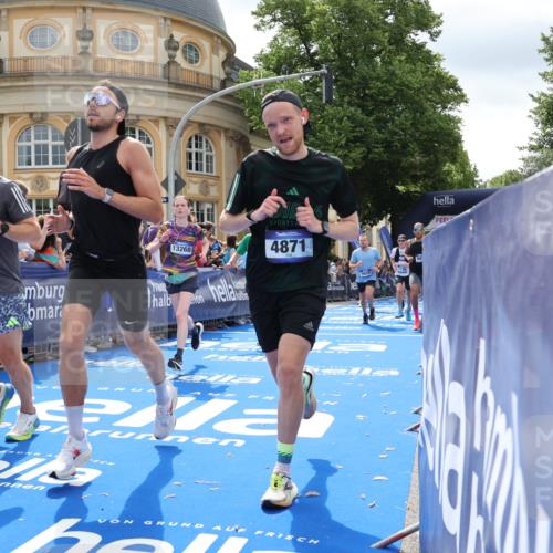 29.06.2025 - hella hamburg halbmarathon Strokosch-Dieckow http://msf.ph/oto/8253064 29.06.2025 10:41:07 Ziel 1136, 2568, 2949, 3332, 3618, 4205, 4380, 4871, 5387, 5709, 6550, 6683, 6901, 8122, 9358, 9659, 9711, 9755, 9815, 10375, 11062, 12434, 12895, 13268, 17100, 17620, 17834, 17971, 18045, 18049 meine-sportfotos.de