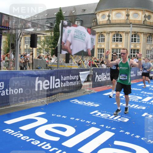 29.06.2025 - hella hamburg halbmarathon Michael Strokosch http://msf.ph/oto/8253080 29.06.2025 10:50:15 Ziel 1119, 1507, 3296, 3562, 7176, 7930, 7932, 8313, 8921, 10371, 11607, 12203, 12235, 13282, 14257, 15620, 18228, 18657, 18658, 18811, 19040 meine-sportfotos.de