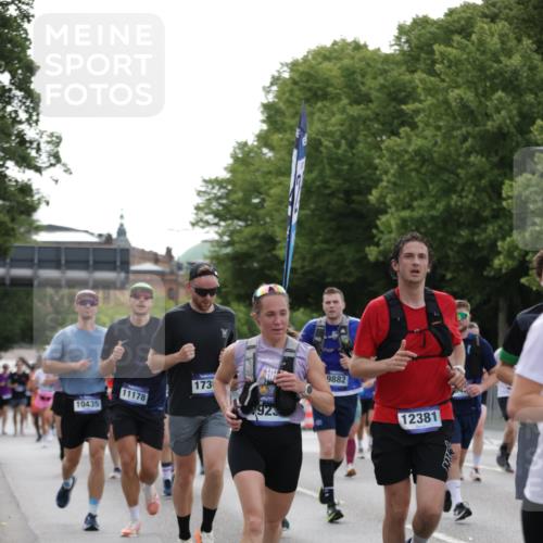 29.06.2025 - hella hamburg halbmarathon Jannik Wohlers http://msf.ph/oto/8253081 29.06.2025 10:31:15 Lombardsbrücke 1235, 1373, 1844, 1879, 2831, 2832, 3396, 3397, 3424, 3571, 3681, 4953, 5165, 5965, 6160, 6546, 6573, 6640, 7334, 7772, 8304, 8620, 8806, 9078, 9104, 9183, 9478, 9812, 9882, 9883, 10240, 10421, 10435, 10586, 11178, 11587, 12381, 12758, 13724, 14793, 15024, 15102, 15222, 15575, 16310, 16541, 17043, 17362, 17404, 17517, 17989, 18433, 18507, 18613, 18629, 18672, 18943, 19068, 19233 meine-sportfotos.de