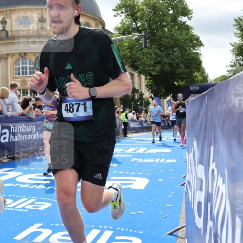 29.06.2025 - hella hamburg halbmarathon Strokosch-Dieckow http://msf.ph/oto/8253085 29.06.2025 10:41:08 Ziel 1136, 2568, 2949, 3332, 3618, 4205, 4380, 4871, 5387, 5709, 6683, 6901, 8122, 9358, 9659, 9711, 9815, 10375, 12434, 12895, 13268, 17100, 17620, 17834, 17971, 18045, 18049 meine-sportfotos.de