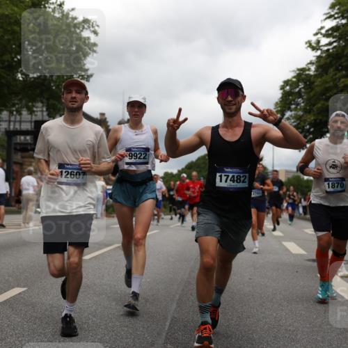 29.06.2025 - hella hamburg halbmarathon Yannick Fuchs http://msf.ph/oto/8253097 29.06.2025 10:48:02 20KM 1267, 1422, 1442, 1502, 1549, 1870, 2058, 2432, 2518, 2630, 3096, 3103, 3310, 3819, 3898, 4299, 5020, 5259, 6260, 6294, 6374, 7129, 7395, 7478, 7973, 8223, 8285, 8394, 9032, 9380, 9791, 9922, 10040, 11009, 11068, 11430, 11789, 11844, 12213, 12321, 12607, 12632, 13033, 13147, 13397, 13794, 13803, 13912, 14026, 14239, 14702, 15146, 15856, 16623, 16750, 16780, 17482, 17765, 18308, 18450, 18514, 18612, 18759, 19067, 19177 meine-sportfotos.de