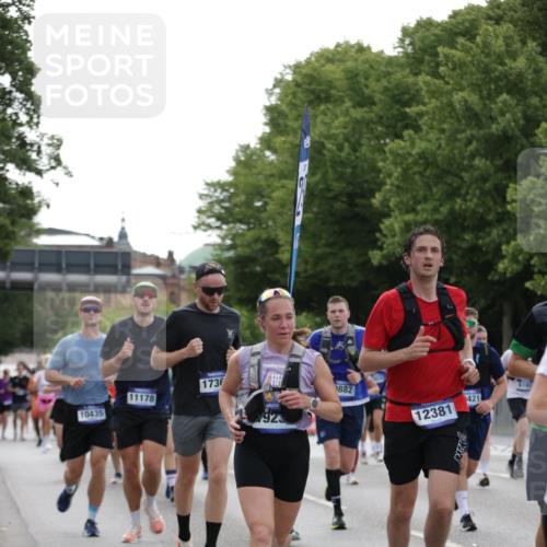 29.06.2025 - hella hamburg halbmarathon Jannik Wohlers http://msf.ph/oto/8253098 29.06.2025 10:31:15 Lombardsbrücke 1235, 1373, 1844, 1879, 2831, 2832, 3396, 3397, 3424, 3571, 3681, 4953, 5165, 5965, 6160, 6546, 6573, 6640, 7334, 7772, 8304, 8620, 8806, 9078, 9104, 9183, 9478, 9812, 9882, 9883, 10240, 10421, 10435, 10586, 11178, 11587, 12381, 12758, 13724, 14793, 15024, 15102, 15222, 15575, 16310, 16541, 17043, 17362, 17404, 17517, 17989, 18433, 18507, 18613, 18629, 18672, 18943, 19068, 19233 meine-sportfotos.de