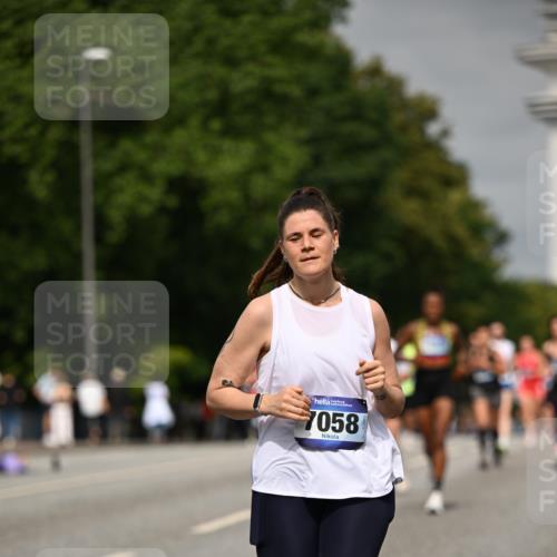 29.06.2025 - hella hamburg halbmarathon Dr. Thomas Lammeyer http://msf.ph/oto/8253099 29.06.2025 10:14:25 Kennedybrücke 1052, 1186, 1456, 4389, 7058, 7250, 8685, 9150, 9829, 9988 meine-sportfotos.de