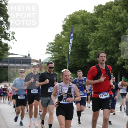 29.06.2025 - hella hamburg halbmarathon Jannik Wohlers http://msf.ph/oto/8253122 29.06.2025 10:31:15 Lombardsbrücke 1235, 1373, 1844, 1879, 2831, 2832, 3396, 3397, 3424, 3571, 3681, 4953, 5165, 5965, 6160, 6546, 6573, 6640, 7334, 7772, 8304, 8620, 8806, 9078, 9104, 9183, 9478, 9812, 9882, 9883, 10240, 10421, 10435, 10586, 11178, 11587, 12381, 12758, 13724, 14793, 15024, 15102, 15222, 15575, 16310, 16541, 17043, 17362, 17404, 17517, 17989, 18433, 18507, 18613, 18629, 18672, 18943, 19068, 19233 meine-sportfotos.de