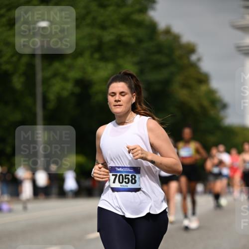 29.06.2025 - hella hamburg halbmarathon Dr. Thomas Lammeyer http://msf.ph/oto/8253158 29.06.2025 10:14:25 Kennedybrücke 1052, 1186, 1456, 4389, 7058, 7250, 8685, 9150, 9829, 9988 meine-sportfotos.de