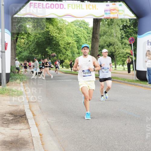 29.06.2025 - hella hamburg halbmarathon MichiJ http://msf.ph/oto/8253179 29.06.2025 10:29:05 Zwischen KM18-KM19 1603, 3332, 4843, 5409, 5916, 6080, 7080, 8465, 8467, 10934, 11731, 14092, 14924, 15424, 15813, 16761, 17214 meine-sportfotos.de