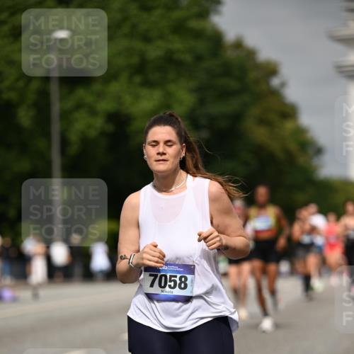 29.06.2025 - hella hamburg halbmarathon Dr. Thomas Lammeyer http://msf.ph/oto/8253199 29.06.2025 10:14:25 Kennedybrücke 1052, 1186, 1456, 4389, 7058, 7250, 8685, 9150, 9829, 9988 meine-sportfotos.de