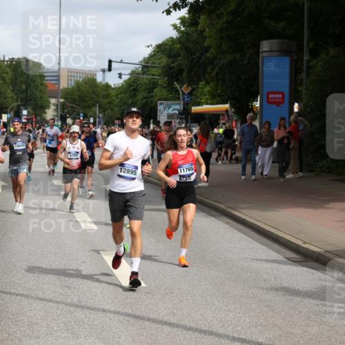 29.06.2025 - hella hamburg halbmarathon Yannick Fuchs http://msf.ph/oto/8253214 29.06.2025 10:35:38 20KM 1136, 1631, 1677, 2568, 2797, 3618, 4205, 4303, 4380, 4634, 4871, 4893, 5007, 5014, 5026, 5410, 5709, 6429, 6550, 6683, 6771, 6901, 7378, 7774, 7796, 8074, 8122, 8966, 9358, 9547, 9640, 9659, 9711, 9755, 9885, 10375, 10783, 10978, 11062, 11765, 11922, 12292, 12385, 12895, 13268, 13457, 14555, 14661, 15164, 15247, 15351, 16201, 16249, 16347, 16599, 16816, 17100, 17720, 17834, 17971, 18045, 18049, 18399, 18412, 18573 meine-sportfotos.de