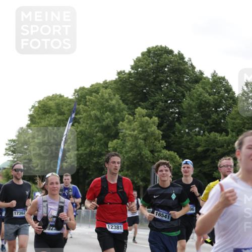 29.06.2025 - hella hamburg halbmarathon Jannik Wohlers http://msf.ph/oto/8253216 29.06.2025 10:31:15 Lombardsbrücke 1235, 1373, 1844, 1879, 2831, 2832, 3396, 3397, 3424, 3571, 3681, 4953, 5165, 5965, 6160, 6546, 6573, 6640, 7334, 7772, 8304, 8620, 8806, 9078, 9104, 9183, 9478, 9812, 9882, 9883, 10240, 10421, 10435, 10586, 11178, 11587, 12381, 12758, 13724, 14793, 15024, 15102, 15222, 15575, 16310, 16541, 17043, 17362, 17404, 17517, 17989, 18433, 18507, 18613, 18629, 18672, 18943, 19068, 19233 meine-sportfotos.de