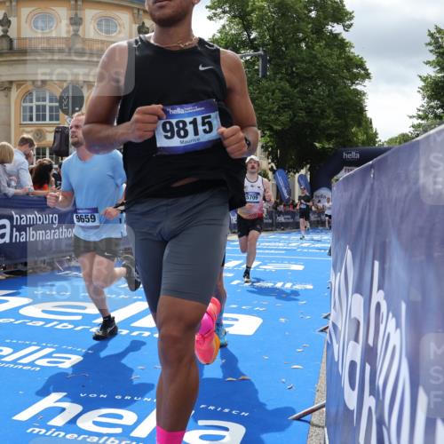 29.06.2025 - hella hamburg halbmarathon Strokosch-Dieckow http://msf.ph/oto/8253256 29.06.2025 10:41:10 Ziel 1136, 2568, 3332, 3618, 4205, 4380, 4871, 5387, 5709, 6901, 8122, 9358, 9659, 9711, 9815, 10375, 12434, 12895, 13268, 17100, 17620, 17834, 18045, 18049 meine-sportfotos.de